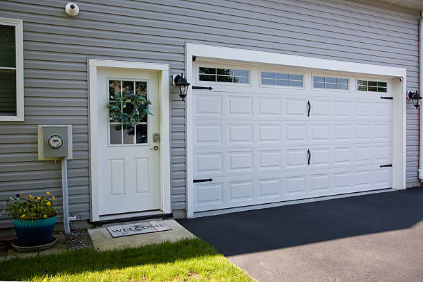 24/7 Emergency Garage Door Panel Replacement experts in Woodsboro, MD